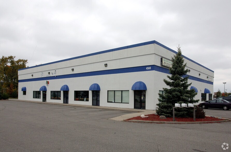 4560 Bowen Blvd SE, Grand Rapids, MI à louer - Photo du bâtiment - Image 2 de 4