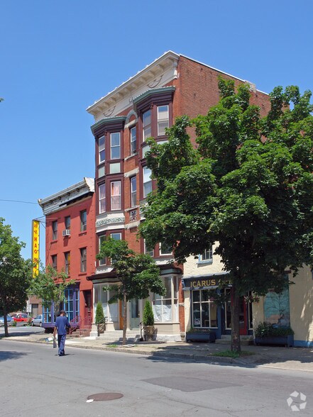 150 4th St, Troy, NY à vendre - Photo du bâtiment - Image 2 de 9