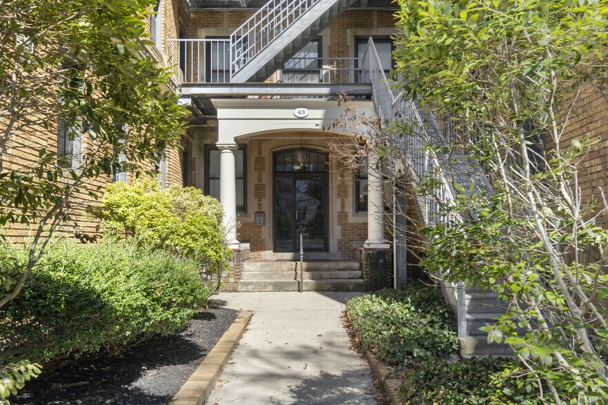 43 Granite St, New London, CT à vendre - Photo du bâtiment - Image 2 de 14