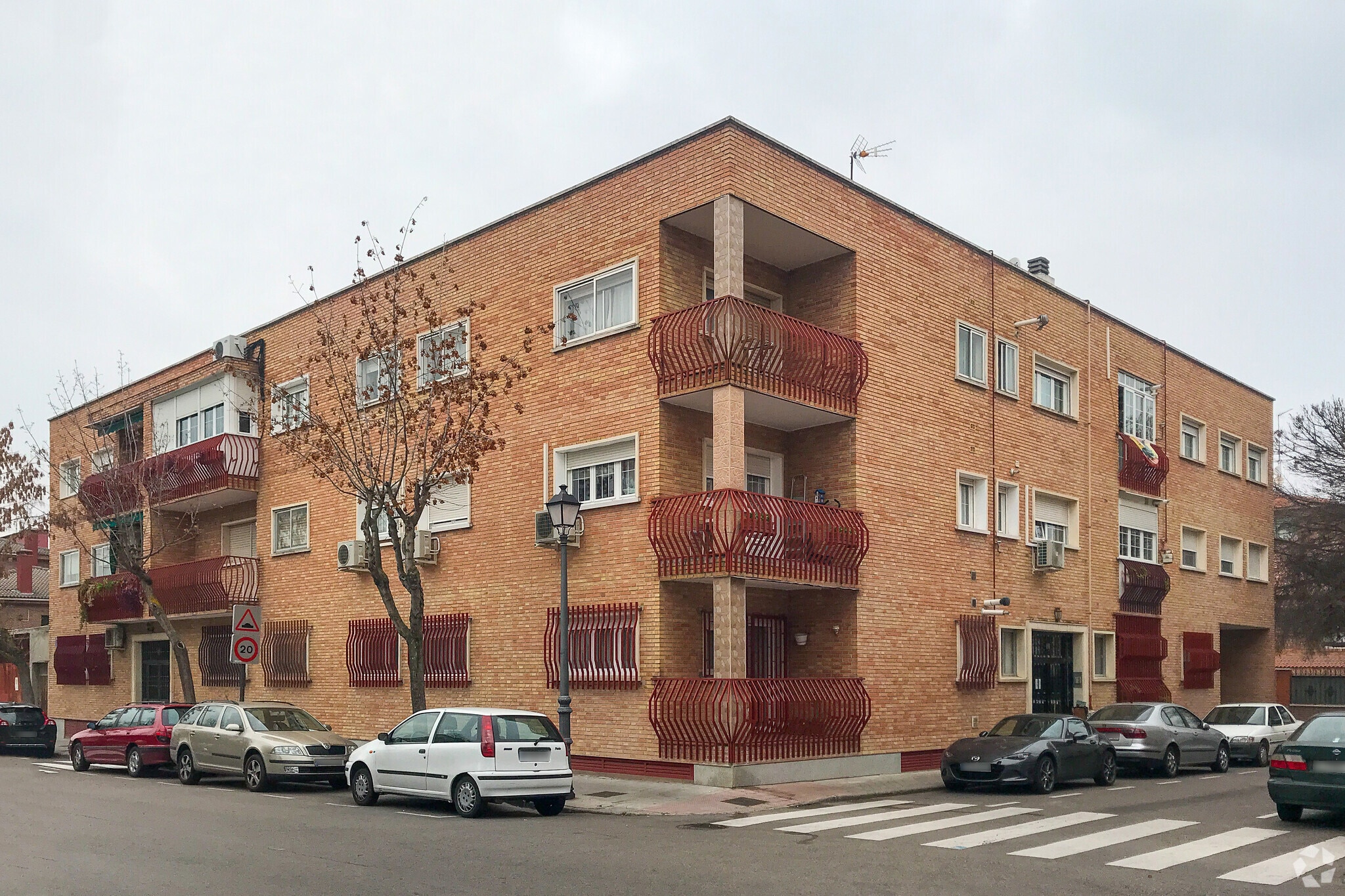 Multifamily in Villaviciosa de Odón, Madrid for sale Primary Photo- Image 1 of 3
