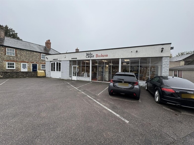 9 Castle Hl, Axminster for lease - Building Photo - Image 3 of 5