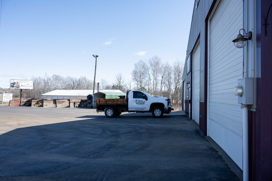 1626 Academy St, Elroy, WI à vendre - Photo du bâtiment - Image 2 de 24