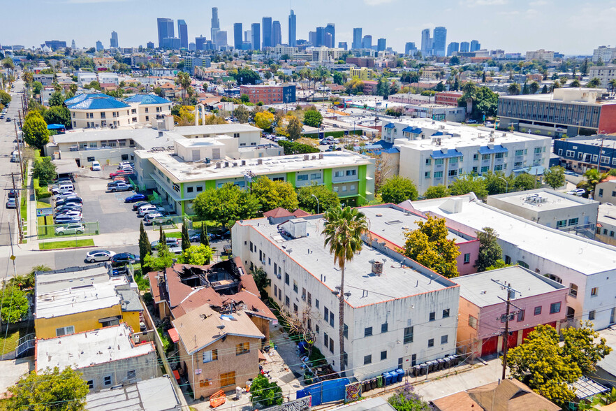 143 N Reno St, Los Angeles, CA à vendre - Photo du bâtiment - Image 3 de 4