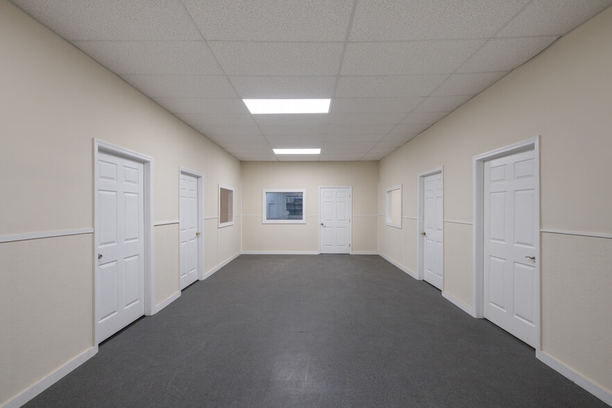 3028 Mercury Rd, Jacksonville, FL for lease - Building Photo - Image 3 of 46