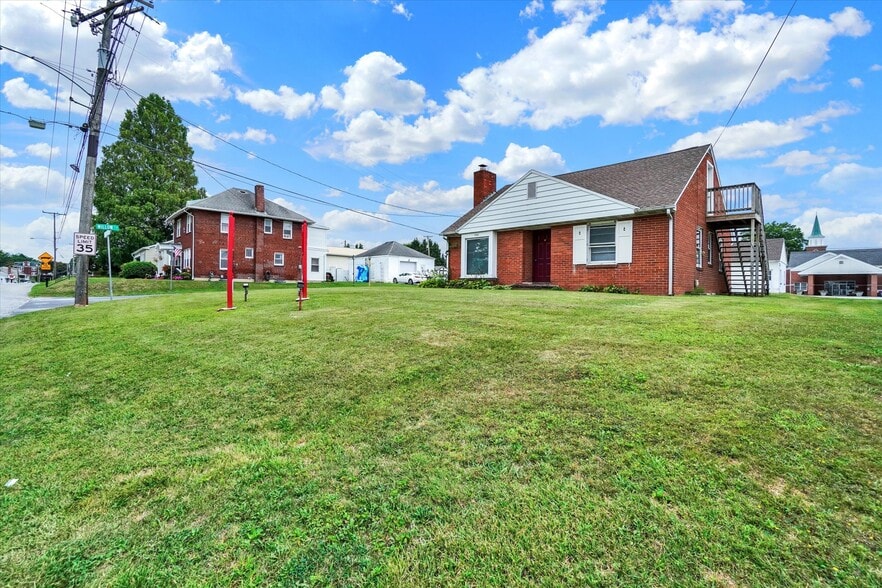 2260 Carlisle Rd, York, PA for sale - Building Photo - Image 2 of 24