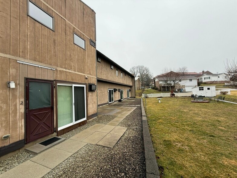 121-123 S Quarry st, Mount Pleasant, PA for sale - Building Photo - Image 3 of 5