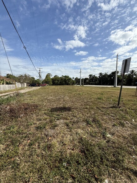 13243 S Military Trl, Delray Beach, FL à vendre - Photo du bâtiment - Image 3 de 4