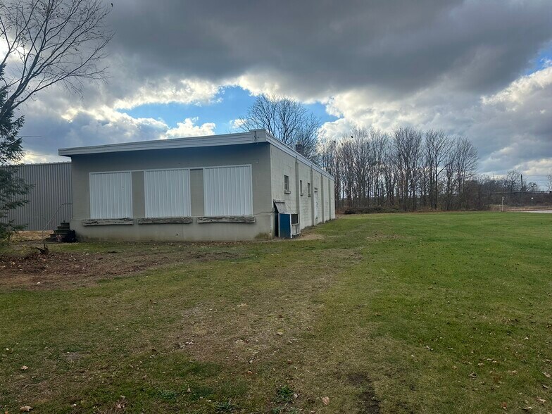 57582 N Main St, Three Rivers, MI à louer - Photo du bâtiment - Image 1 de 14