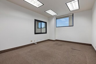 250 N Robertson Blvd, Beverly Hills, CA for lease Interior Photo- Image 2 of 7