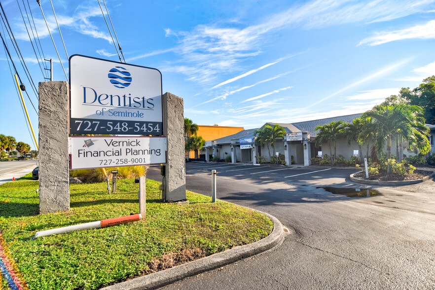 9303 Seminole Blvd, Seminole, FL for lease - Building Photo - Image 3 of 8