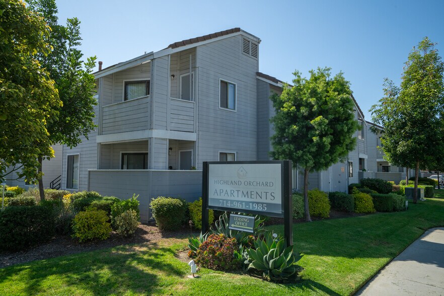 140 S Highland Ave, Placentia, CA à vendre - Photo du bâtiment - Image 3 de 37