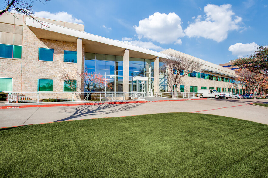 2201 E Lamar Blvd, Arlington, TX for lease - Building Photo - Image 1 of 15