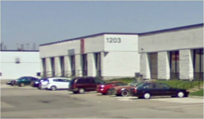 1203 Fewster Dr, Mississauga, ON à louer - Photo du bâtiment - Image 2 de 4