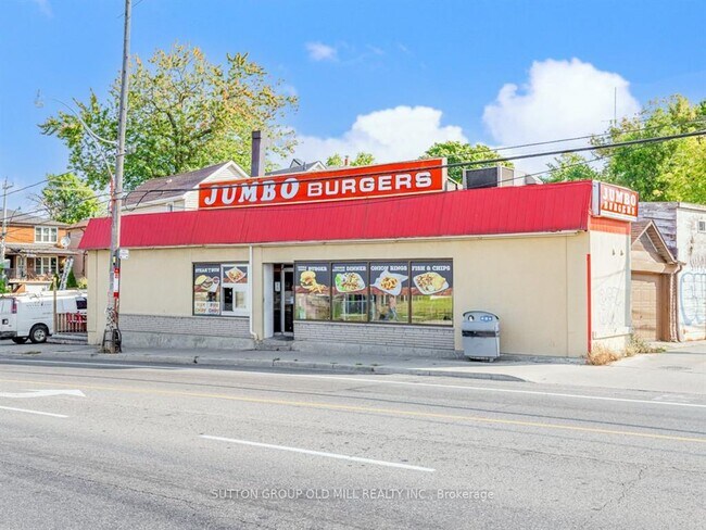 Plus de détails pour 685 Runnymede Rd, Toronto, ON - Commerce de détail à vendre