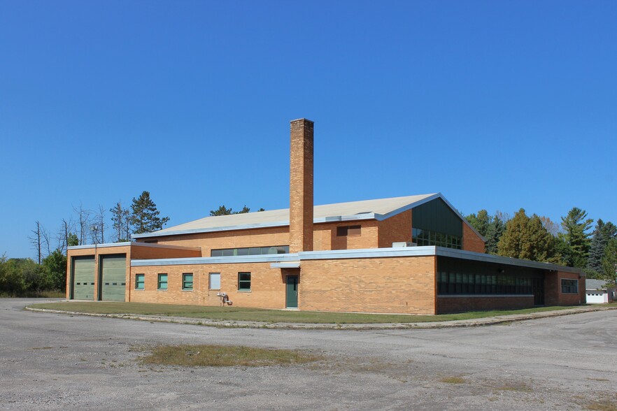 610 Cuyler St, Cheboygan, MI à vendre - Photo du bâtiment - Image 3 de 17