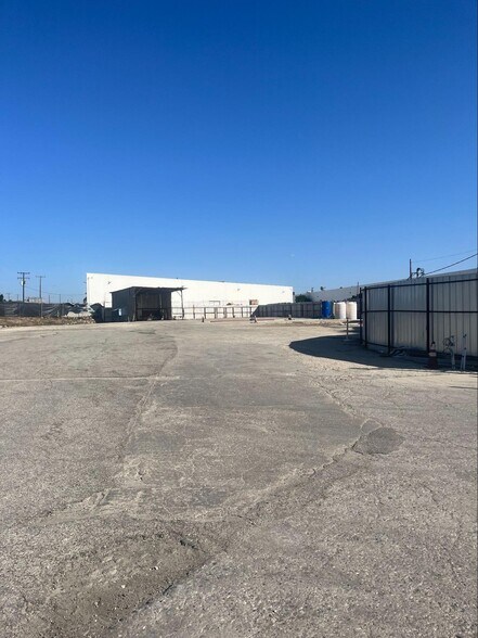 378 W 133rd St, Los Angeles, CA à louer - Photo du bâtiment - Image 3 de 6