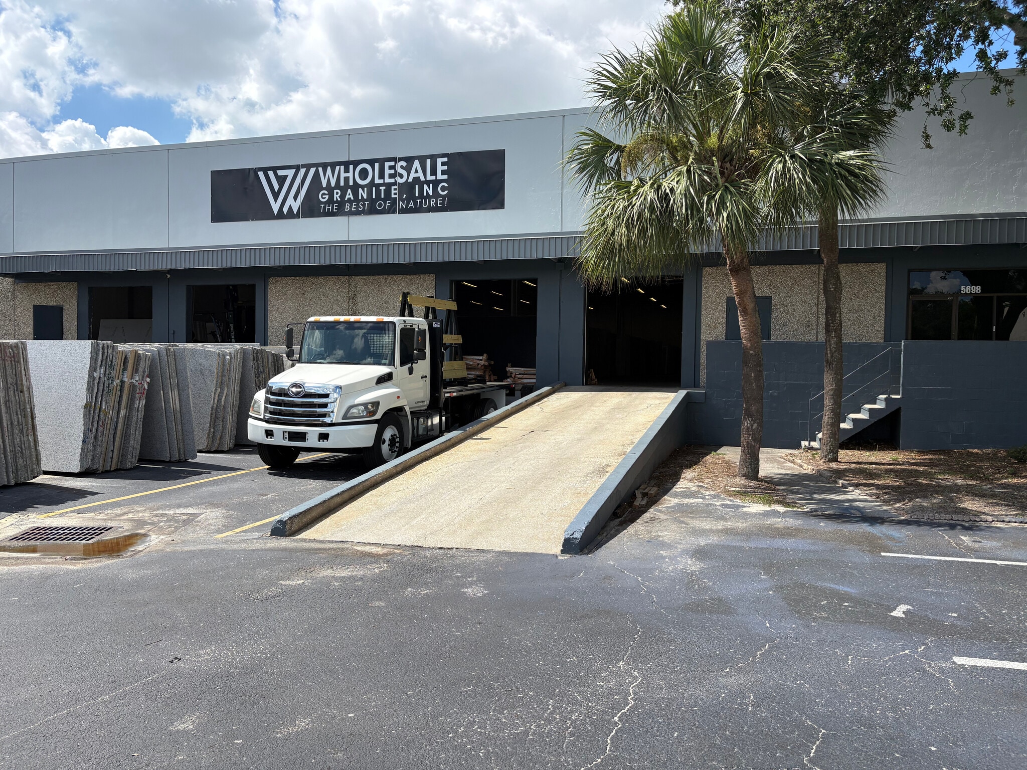 5690-5698 W Crenshaw St, Tampa, FL for lease Building Photo- Image 1 of 17