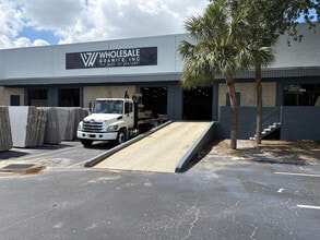 5690-5698 W Crenshaw St, Tampa, FL for lease Building Photo- Image 1 of 17