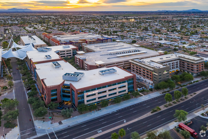 1465 N Scottsdale Rd, Scottsdale, AZ à louer - Photo du b timent - Image 3 de 9