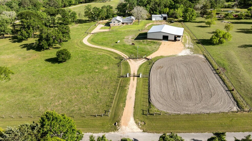 2355 Jackson League Cir, Brenham, TX à vendre - Photo du bâtiment - Image 2 de 87