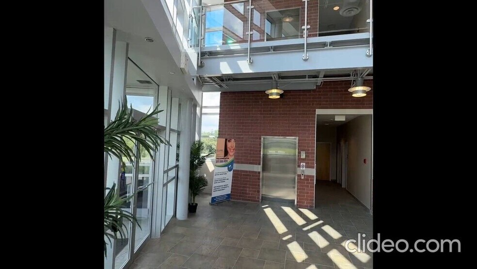 1040 S Greenwood Springs Blvd, Greenwood, IN à louer - Vidéo sur l’inscription commerciale - Image 2 de 10