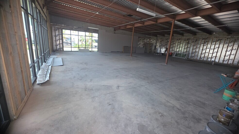 8100 Park Blvd N, Pinellas Park, FL à louer - Photo intérieure - Image 3 de 10