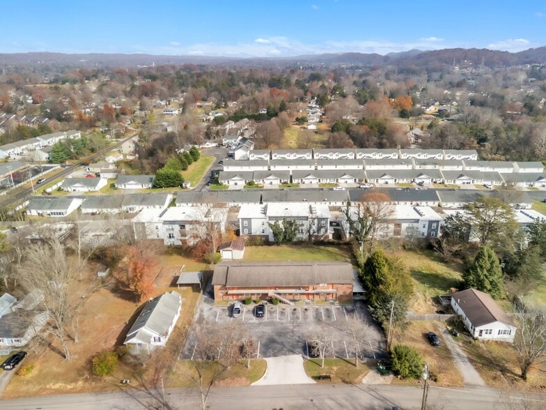 4700 Upchurch Rd, Knoxville, TN à vendre - Photo du bâtiment - Image 2 de 30