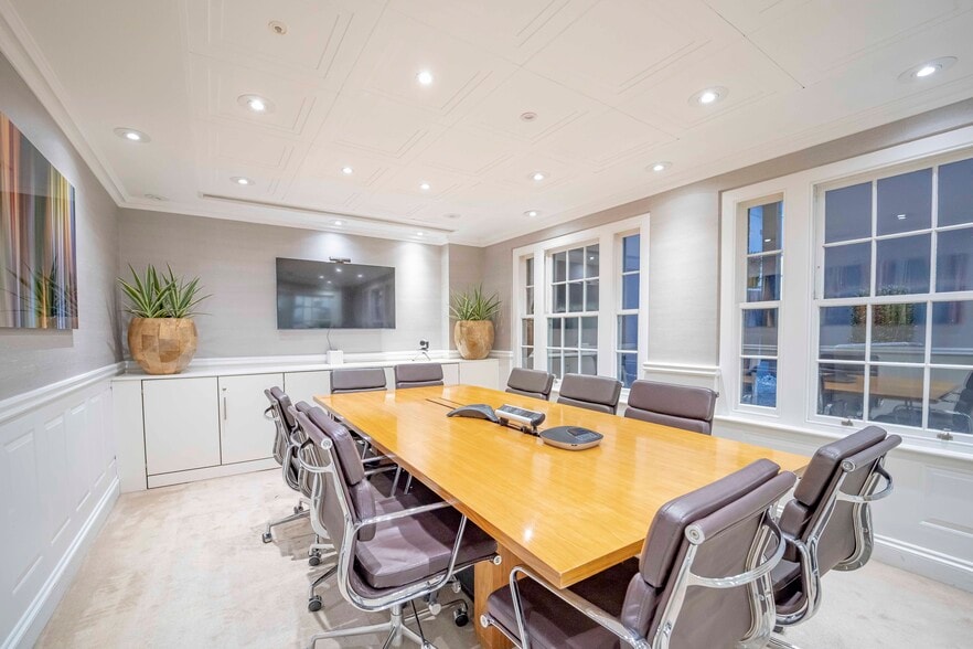 59-60 Grosvenor St, London for lease - Interior Photo - Image 3 of 5