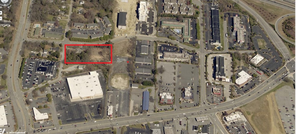 2013-2015 Cedar Fork Dr, Greensboro, NC for lease - Primary Photo - Image 1 of 13