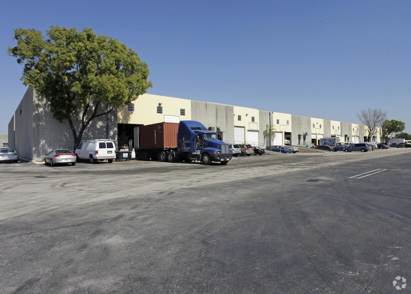 8705-8795 NW 100th St, Miami, FL for lease - Building Photo - Image 3 of 15
