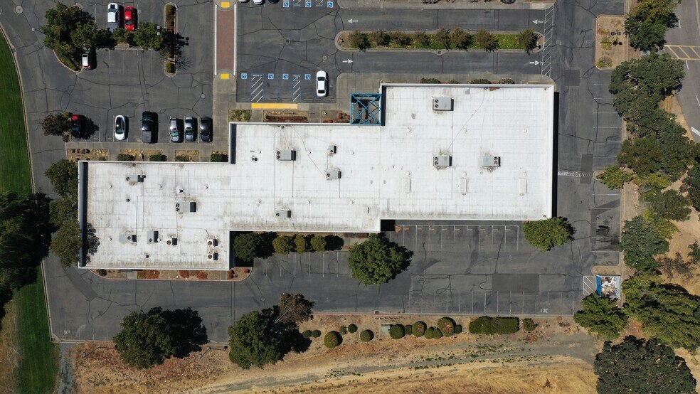 435 Executive Court North, Fairfield, CA for sale - Building Photo - Image 2 of 12