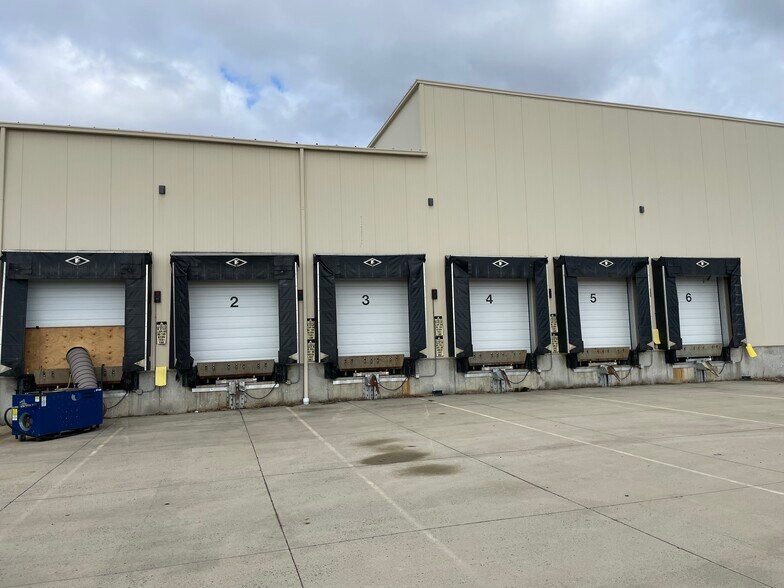 125 Access Rd, Stratford, CT à louer - Photo du bâtiment - Image 2 de 2