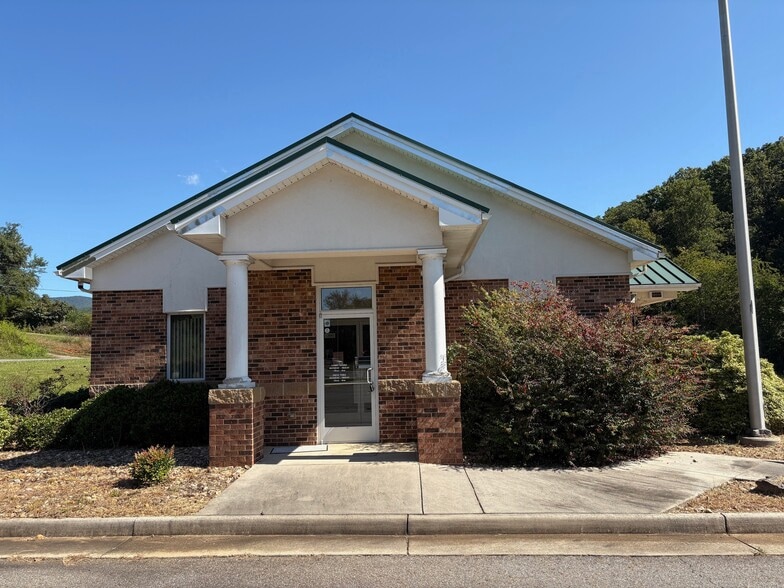 48 Animal Clinic Rd, Stuart, VA à louer - Photo du bâtiment - Image 2 de 18