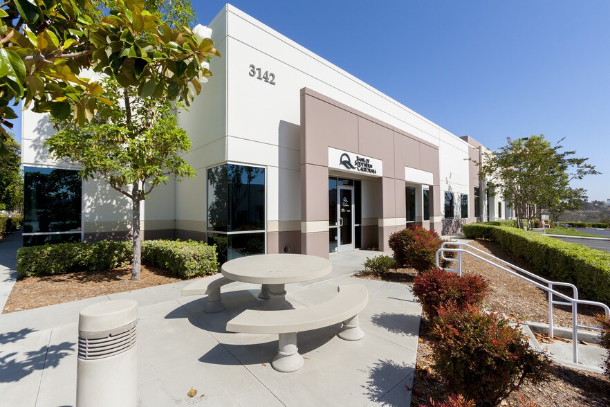 3142 Tiger Run Ct, Carlsbad, CA à louer - Photo du bâtiment - Image 2 de 5