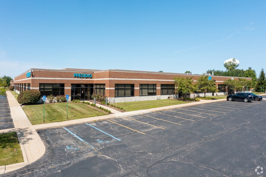 48325 Alpha Dr, Wixom, MI à vendre - Photo du bâtiment - Image 2 de 6