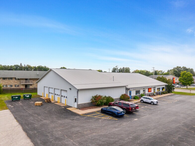 821 Lime Kiln Rd, Green Bay, WI à vendre - Photo du bâtiment - Image 1 de 29