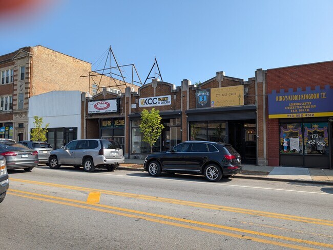 Plus de détails pour 211-213 E 79th St, Chicago, IL - Commerce de détail à louer