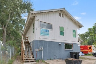 6180 Bowdendale Ave, Jacksonville, FL à louer Photo du bâtiment- Image 2 de 15