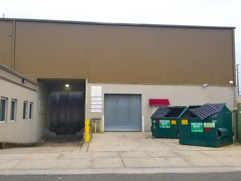 131 Liberty Ave, Mineola, NY à vendre - Photo du bâtiment - Image 3 de 32