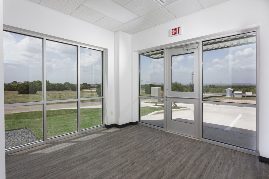 121 CR 423, Spicewood, TX à louer - Photo intérieure - Image 3 de 24