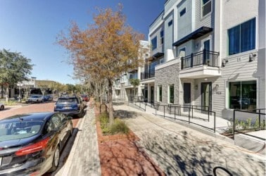 921-923 City Walk Ln, Oviedo, FL for lease Building Photo- Image 1 of 2