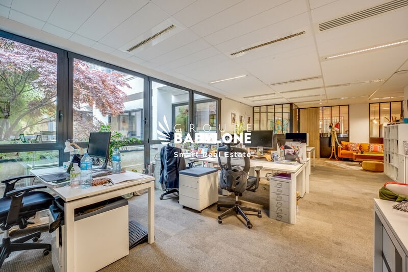 Office in Levallois-Perret for lease - Building Photo - Image 2 of 11