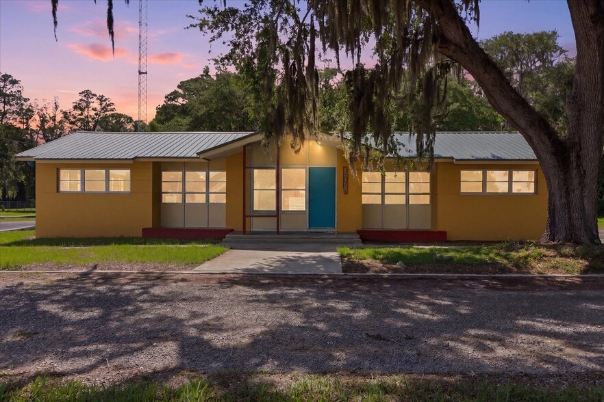 18150 SE 72 Ave, Inglis, FL for sale - Primary Photo - Image 1 of 57