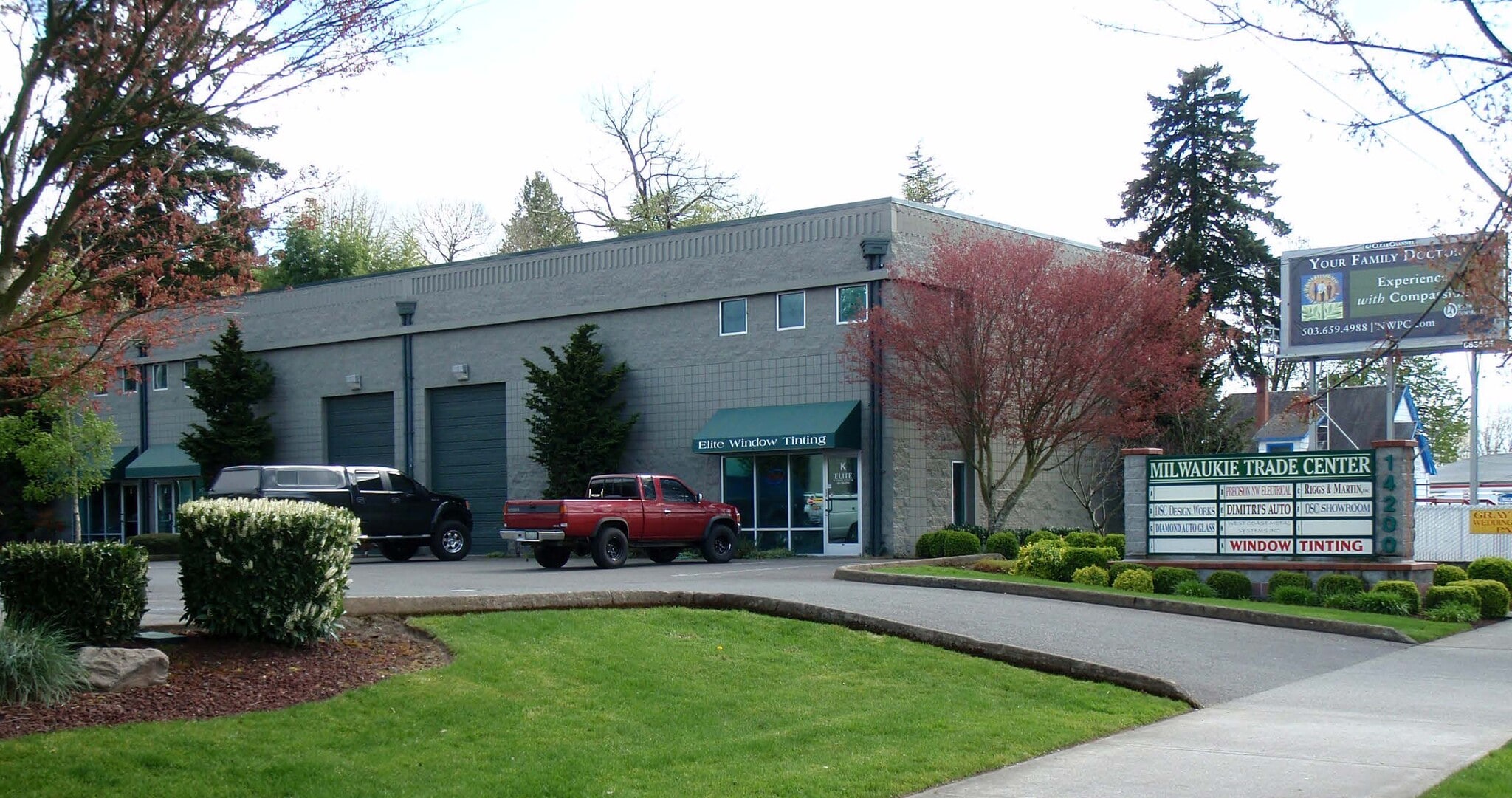 14200 SE McLoughlin Blvd, Portland, OR for lease Primary Photo- Image 1 of 5