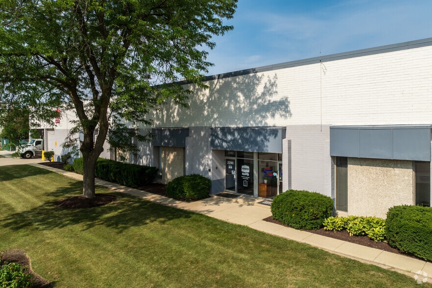 2290-2300 Hammond Dr, Schaumburg, IL for lease - Building Photo - Image 1 of 5