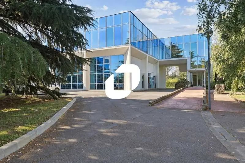 Office in Évry-Courcouronnes for lease - Building Photo - Image 3 of 19