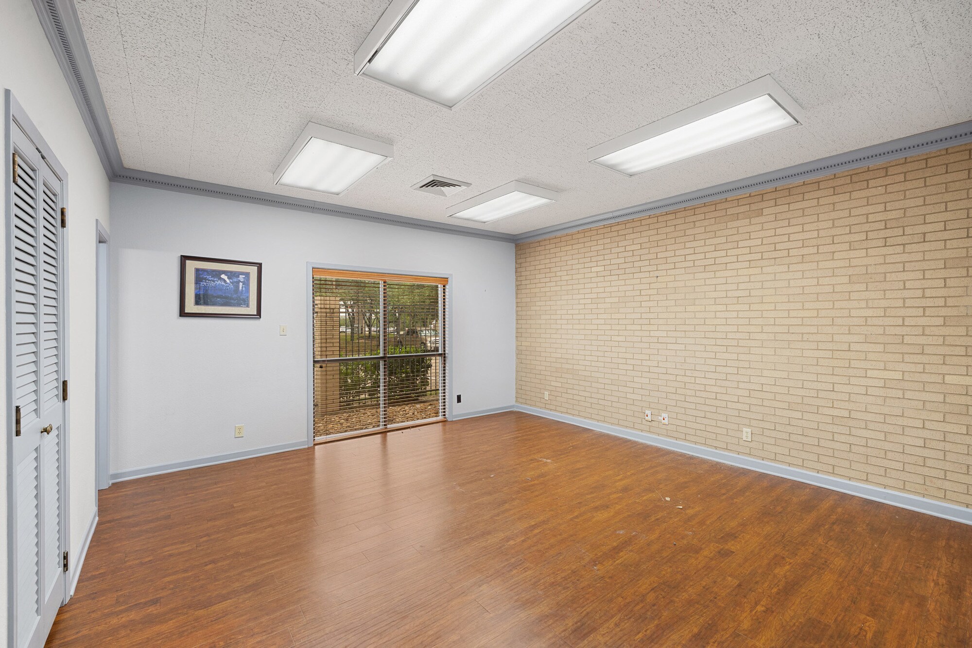 1215 E Villa Maria Rd, Bryan, TX for sale Interior Photo- Image 1 of 4