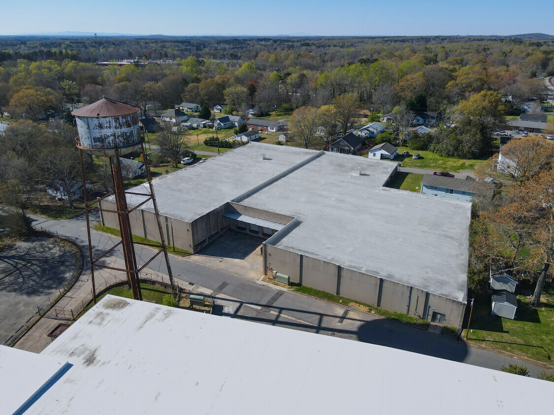 100 W Parkwood St, Stanley, NC for lease Building Photo- Image 1 of 12