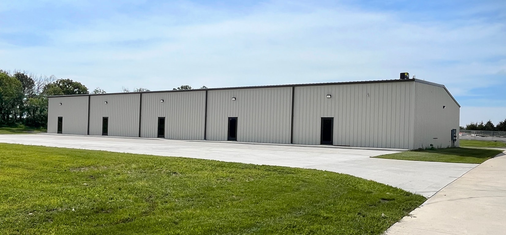 307 SE 53rd St, Topeka, KS for lease Building Photo- Image 1 of 3