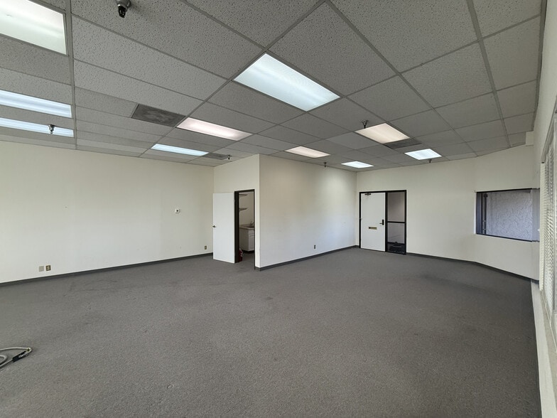 1111 Triton Dr, Foster City, CA à louer - Photo du bâtiment - Image 3 de 11